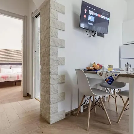 Apartman Cozy Flat Steps From Beaches
