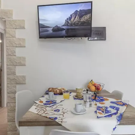 Apartman Cozy Flat Steps From Beaches *