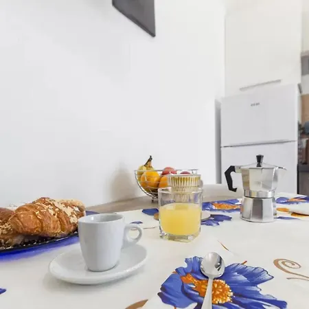 Apartman Cozy Flat Steps From Beaches
