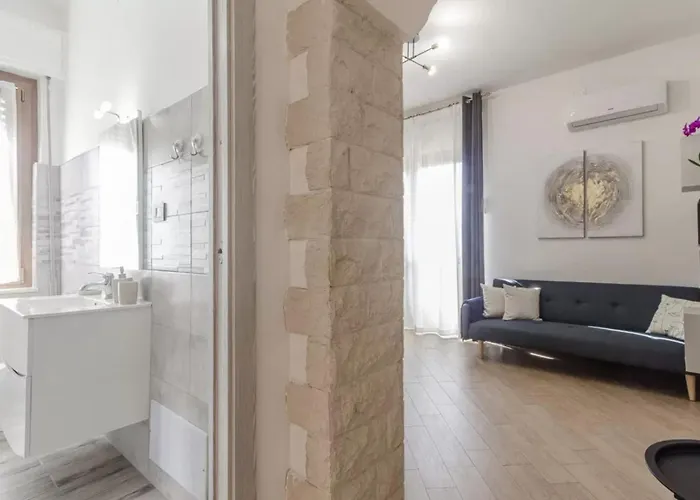 Cozy Flat Steps From Beaches