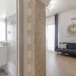 Cozy Flat Steps From Beaches