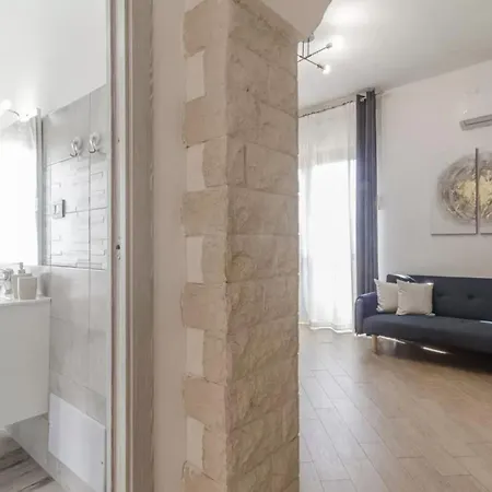 Cozy Flat Steps From Beaches
